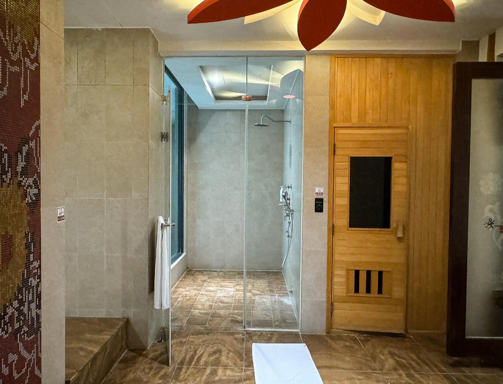 All-Ur Boutique Motel - Taichung Branch Eksteriør billede