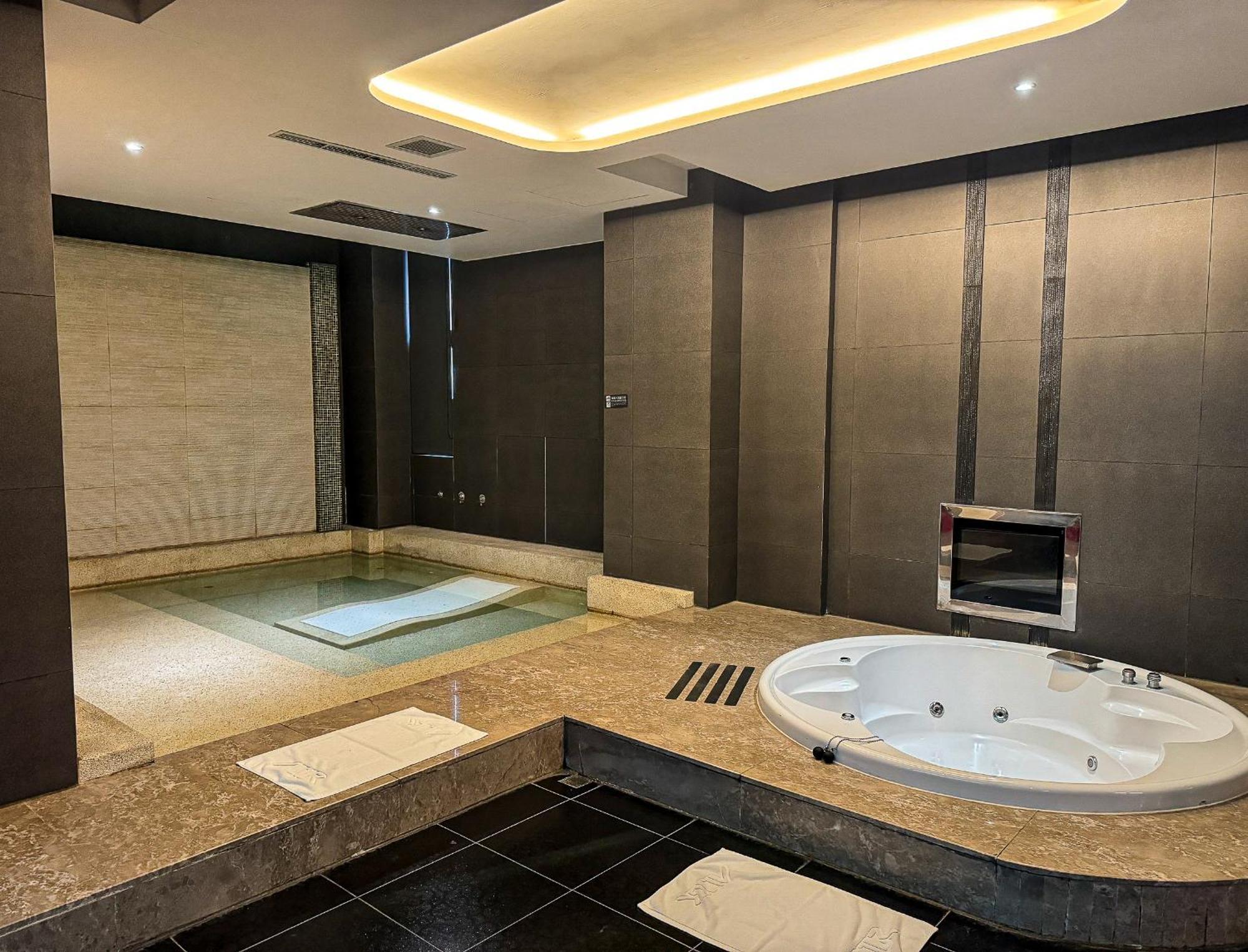 All-Ur Boutique Motel - Taichung Branch Eksteriør billede