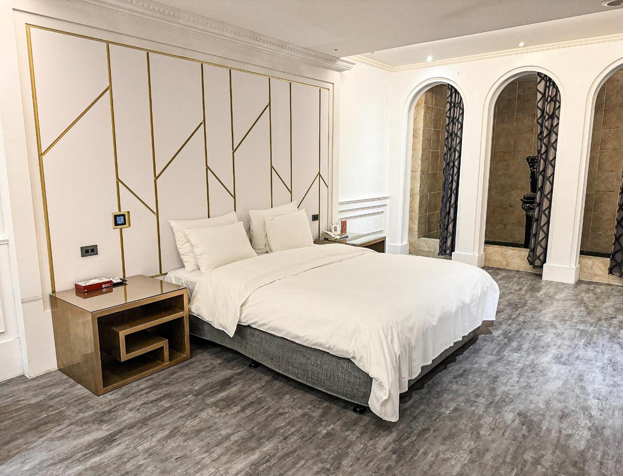 All-Ur Boutique Motel - Taichung Branch Eksteriør billede
