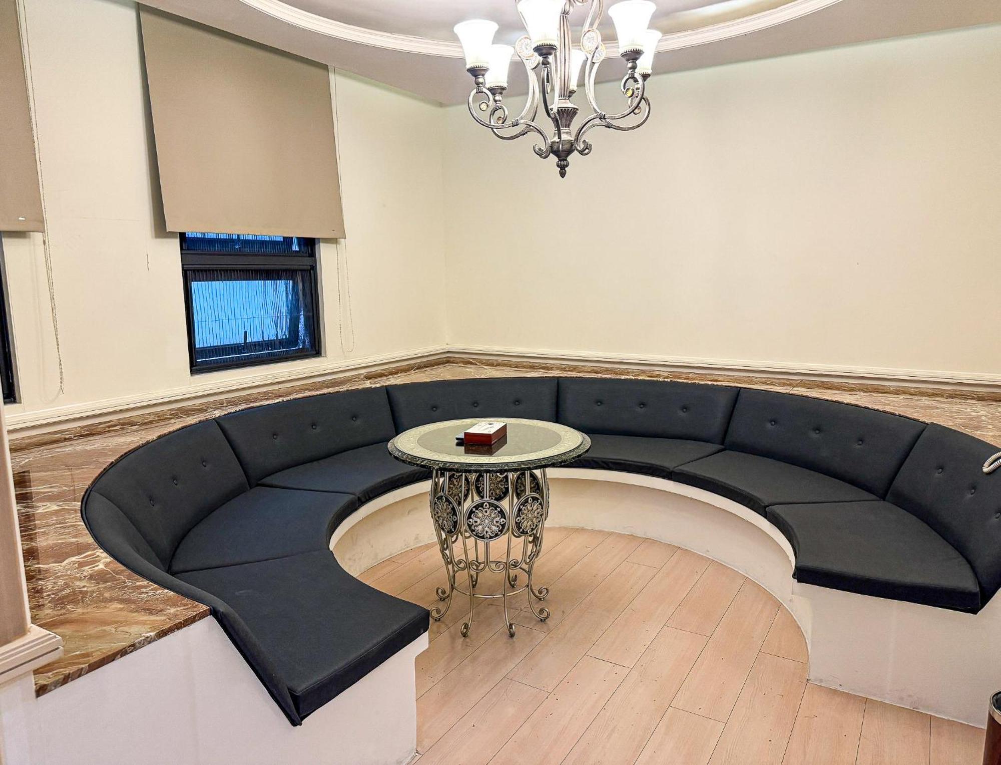 All-Ur Boutique Motel - Taichung Branch Eksteriør billede