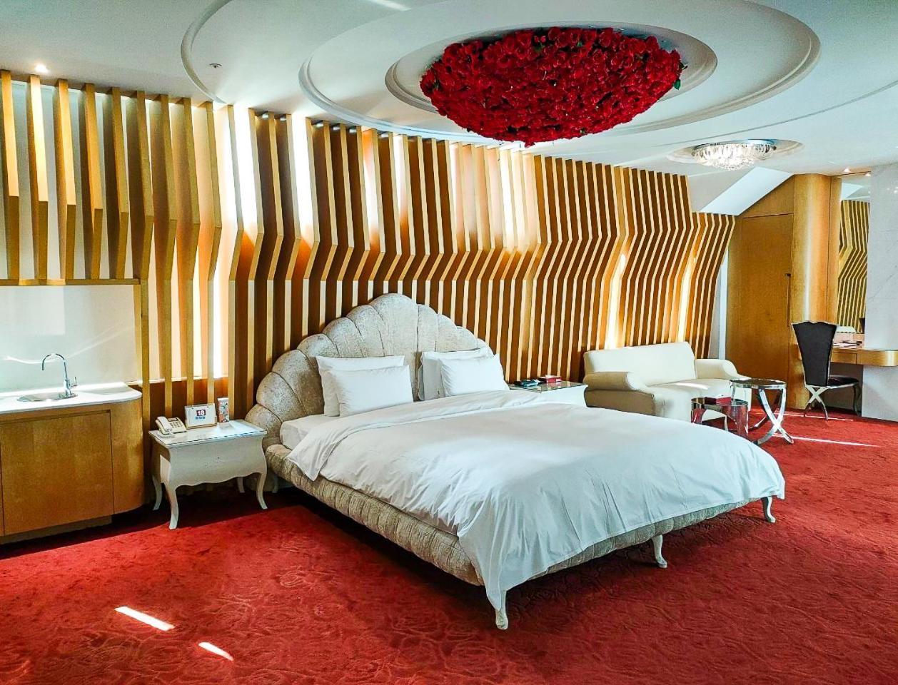 All-Ur Boutique Motel - Taichung Branch Eksteriør billede