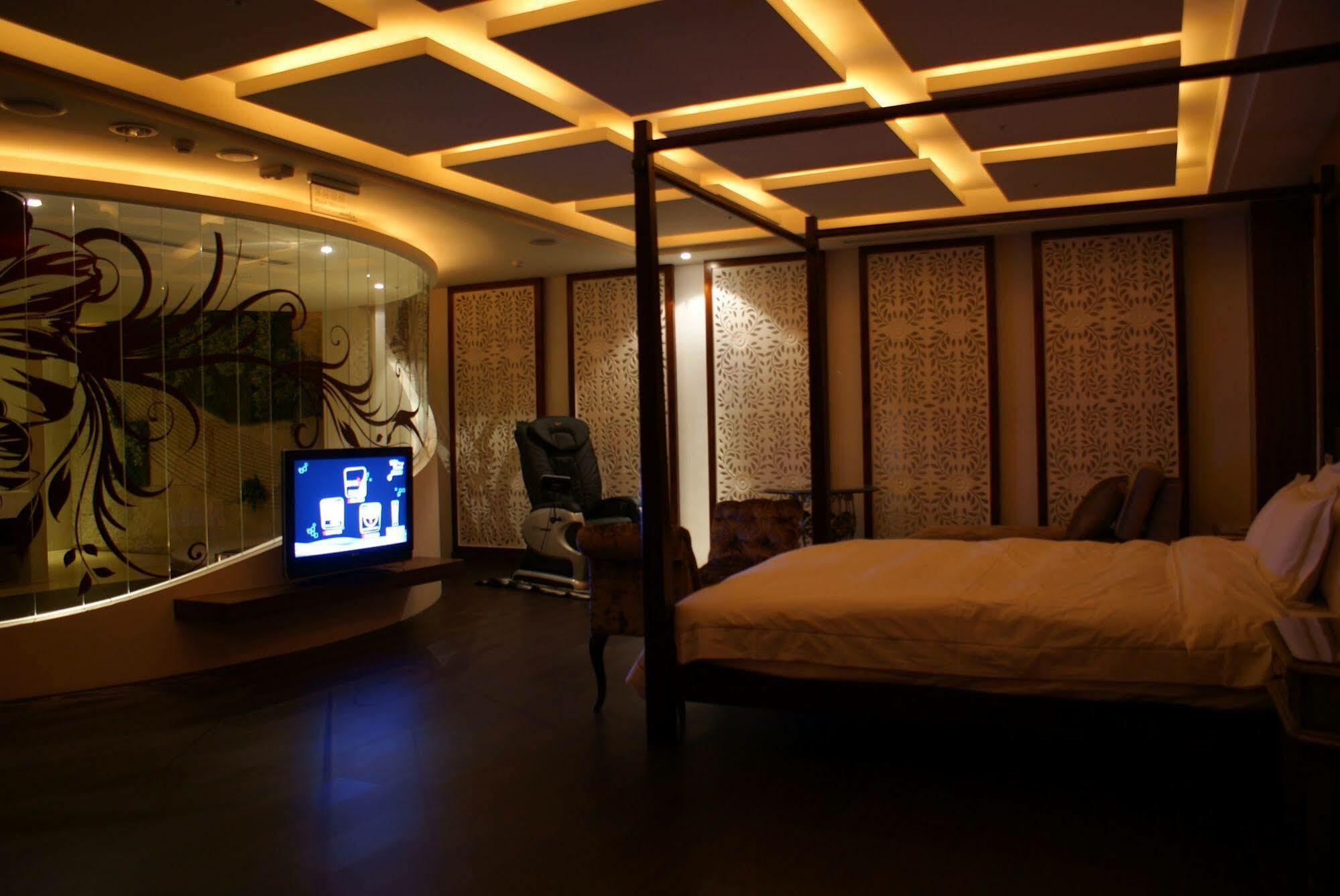 All-Ur Boutique Motel - Taichung Branch Eksteriør billede