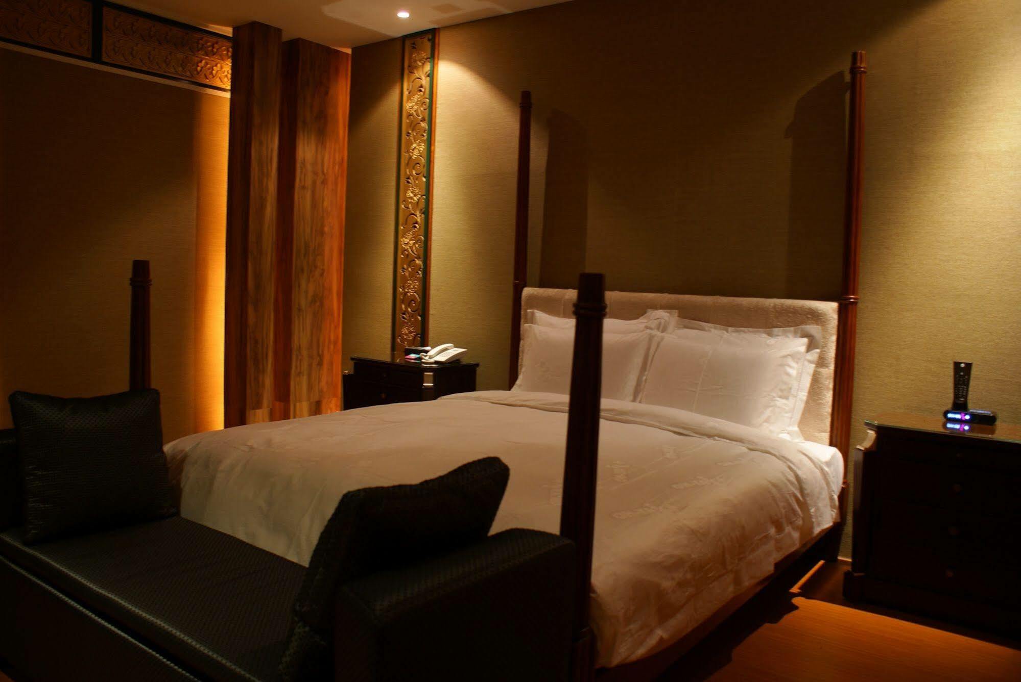 All-Ur Boutique Motel - Taichung Branch Eksteriør billede