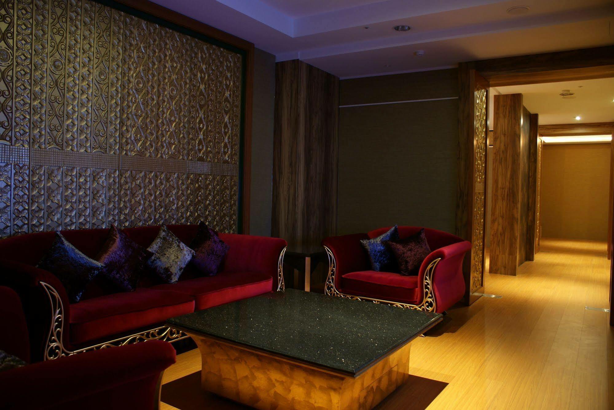 All-Ur Boutique Motel - Taichung Branch Eksteriør billede